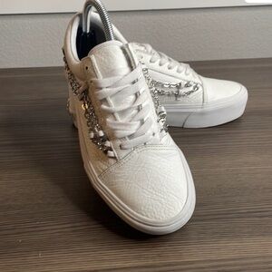 White Women's vans Sneakers with Chain Detail
